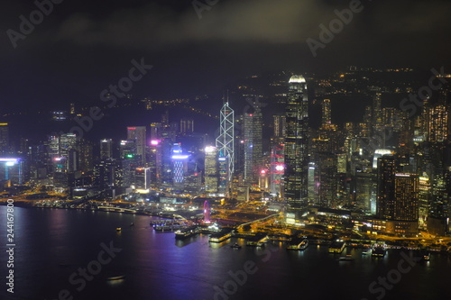 夜の香港中環 © Zen