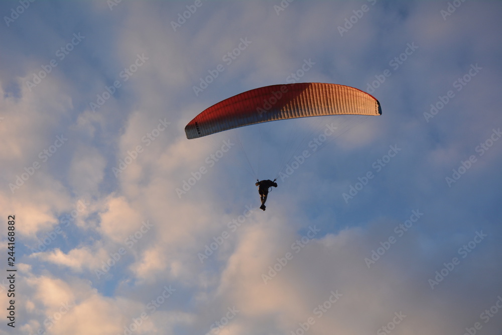 Gleitschirmfliegen an der polnischen Ostseeküste Gleitschirmfliegen an der polnischen Ostseeküste