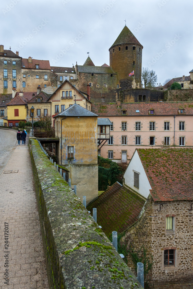 Vieille ville de Semur-en-Auxois : le pont Joly