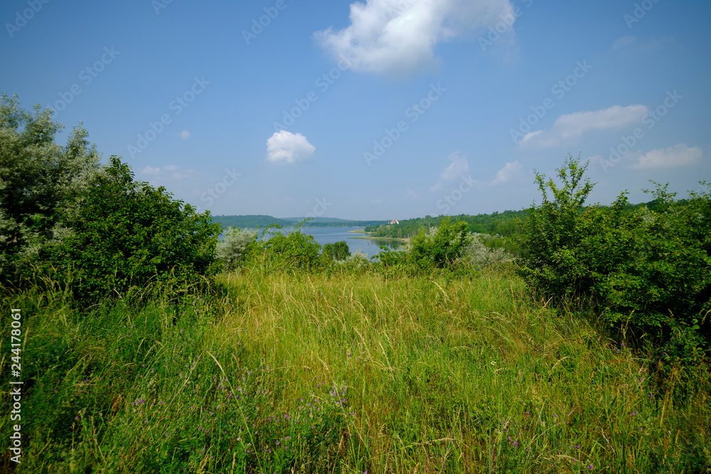 Natur am Großkaynaer See oder Südfeldsee  bei Großkayna - einem ehemaligen Tagebau - in der Nähe von Merseburg, Burgenlandkreis und Saalkreis, Sachsen-Anhalt, Deutschland