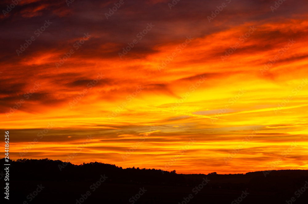 Goldener Sonnenuntergang Goldener Sonnenuntergang