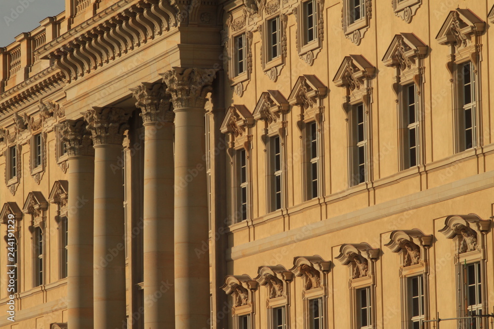 Fototapeta premium Berliner Schlossfassade mit Portal II