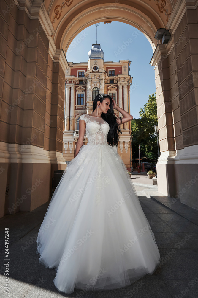 Obraz premium Beautiful sexy woman in a wedding dress in a charming castle.