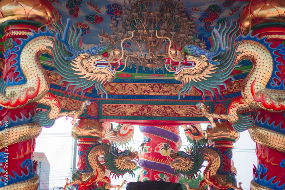 Obraz premium Chinese golden dragon