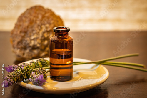 Aceite esencial y flores de lavanda  photo