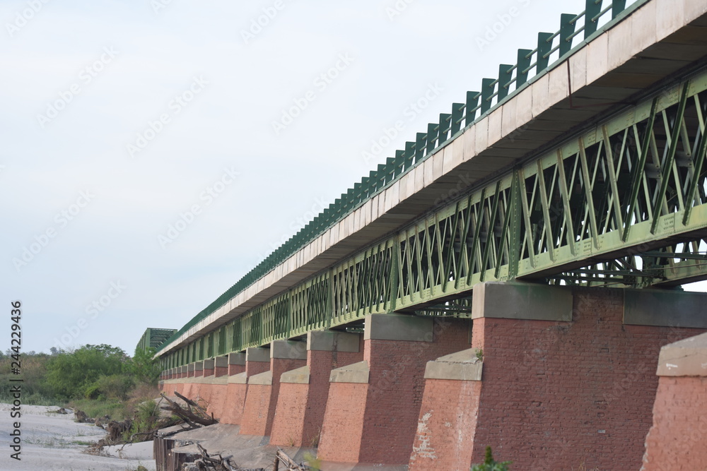 puente y edificios en sgo del estero puente y edificios en sgo del estero