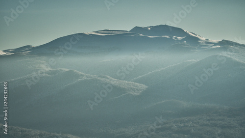 Fototapeta Naklejka Na Ścianę i Meble -  Tarnica peak in winter scenery. Snow winter in the mountains. Bieszczady. Poand