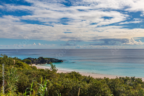 Looking out across Horseshoe Bay on the island of Bermuda © lemanieh