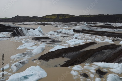 Ghiacciao islandese laguna di iceberg e lingue di ghiaccio photo