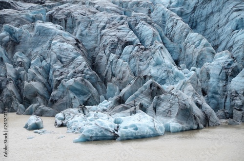 Ghiacciao islandese laguna di iceberg e lingue di ghiaccio photo