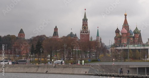 Cloudy summer day moscow river bay kremlin Timelapse.