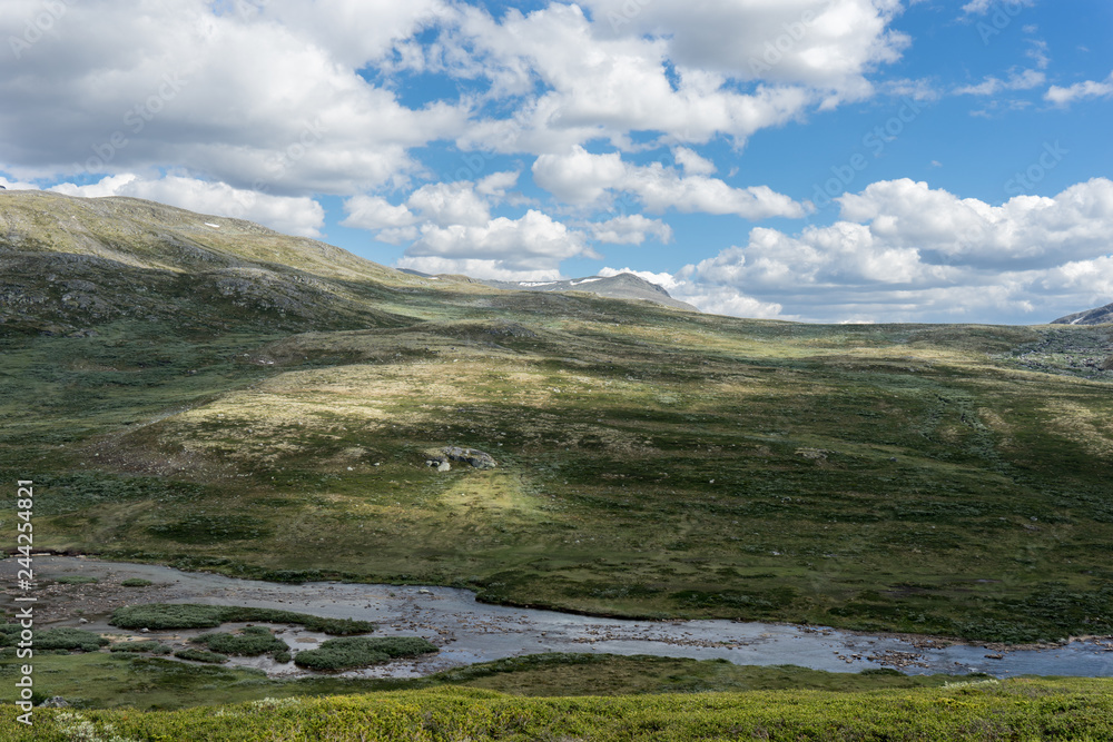 Landschaft im Skanmsdalsvegen im Dovrefjell Landschaft im Skanmsdalsvegen im Dovrefjell