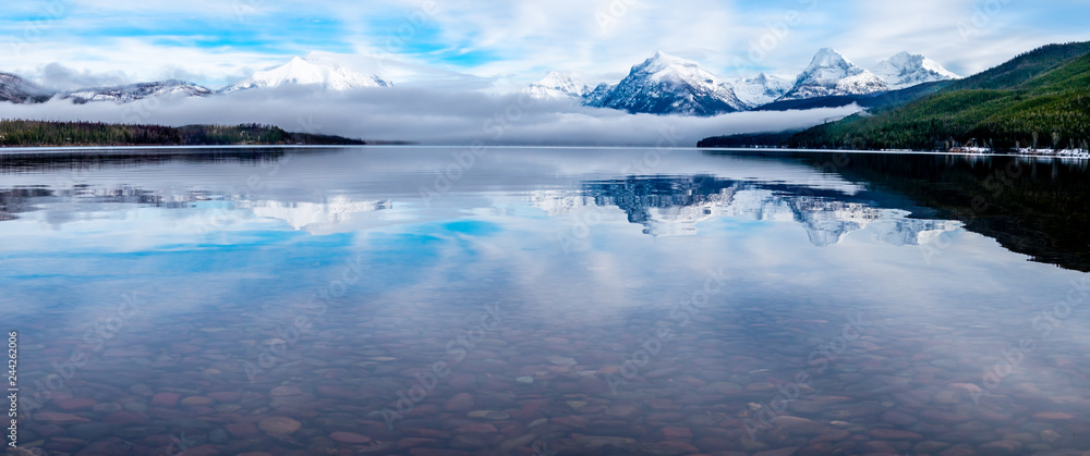 Obraz premium Lake McDonald Valley in Glacier National Park