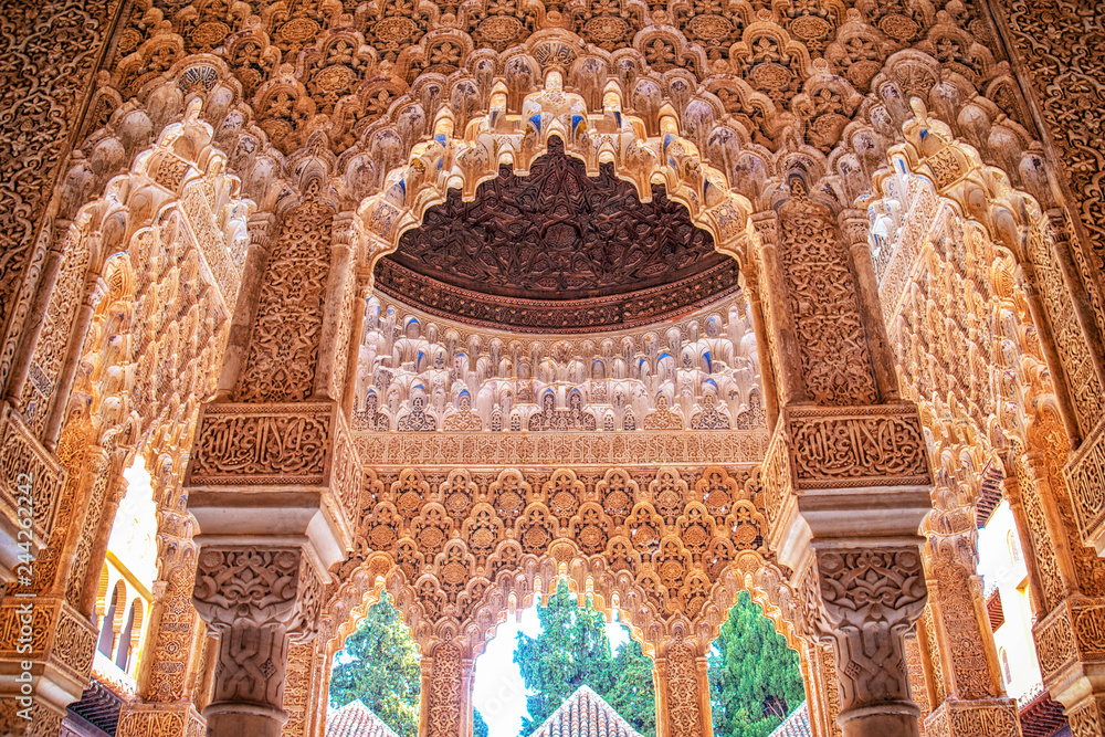 Fototapeta premium Szczegóły pałacu królewskiego Nazaries of the Alhambra, Granada, Andalucia, Hiszpania