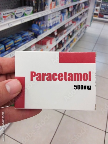 Fotografi Caja de medicamento para dolor y fiebre, paracetamol de 500mg