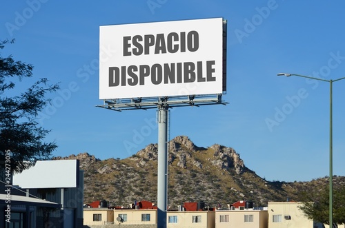 Fotografía Anuncio a la orilla de la carretera