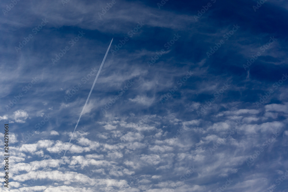 青い空と白い雲とひこうき雲 青い空と白い雲とひこうき雲