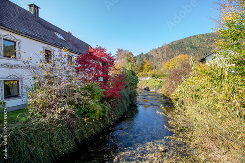 Lunz am See ist eine Marktgemeinde im Bezirk Scheibbs in Niederösterreich in Österreich. Der Ort ist hauptsächlich wegen seinem See, den Lunzer See bekannt.  photo