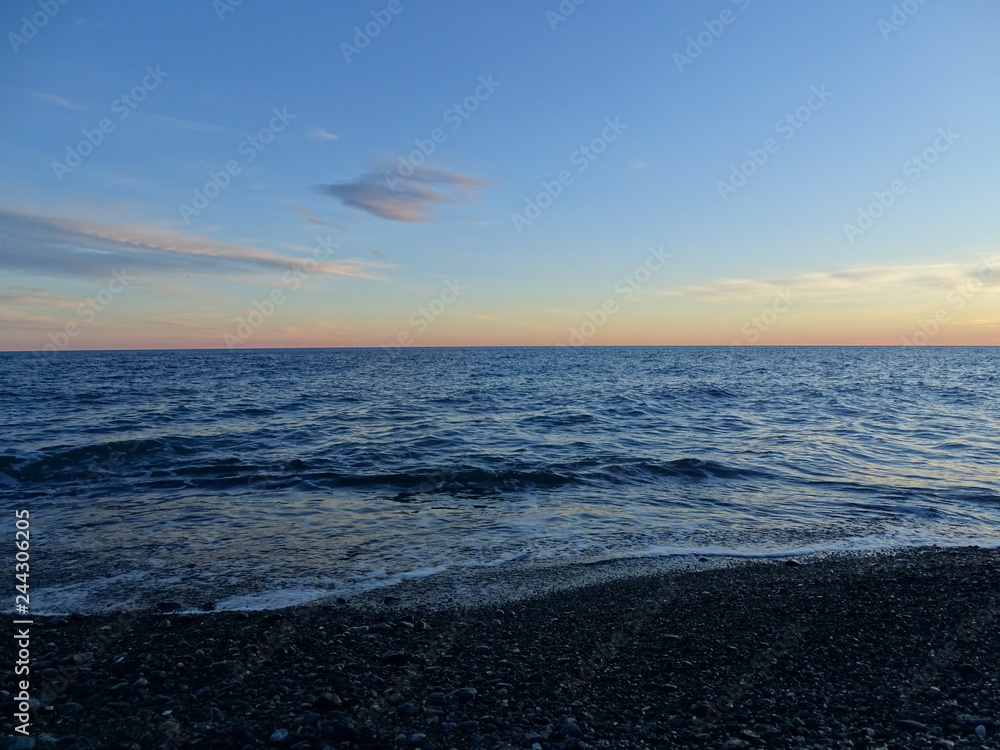 COLORI DEL TRAMONTO SUL MARE IN INVERNO COLORI DEL TRAMONTO SUL MARE IN INVERNO