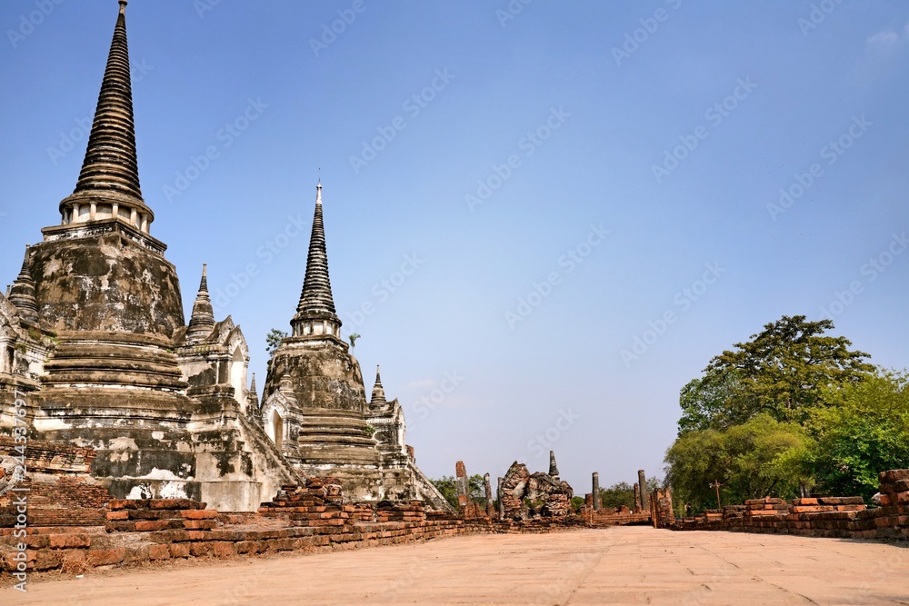 The Wat Mongkol Bophit is a Buddhist temple located in Ayutthaya, Thailand. This place also be one of ayutthaya historical park.
