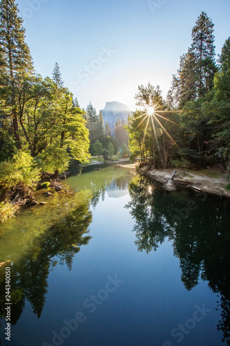 Fototapeta Naklejka Na Ścianę i Meble -  Spectacular views of the Yosemite National Park in autumn, California, USA