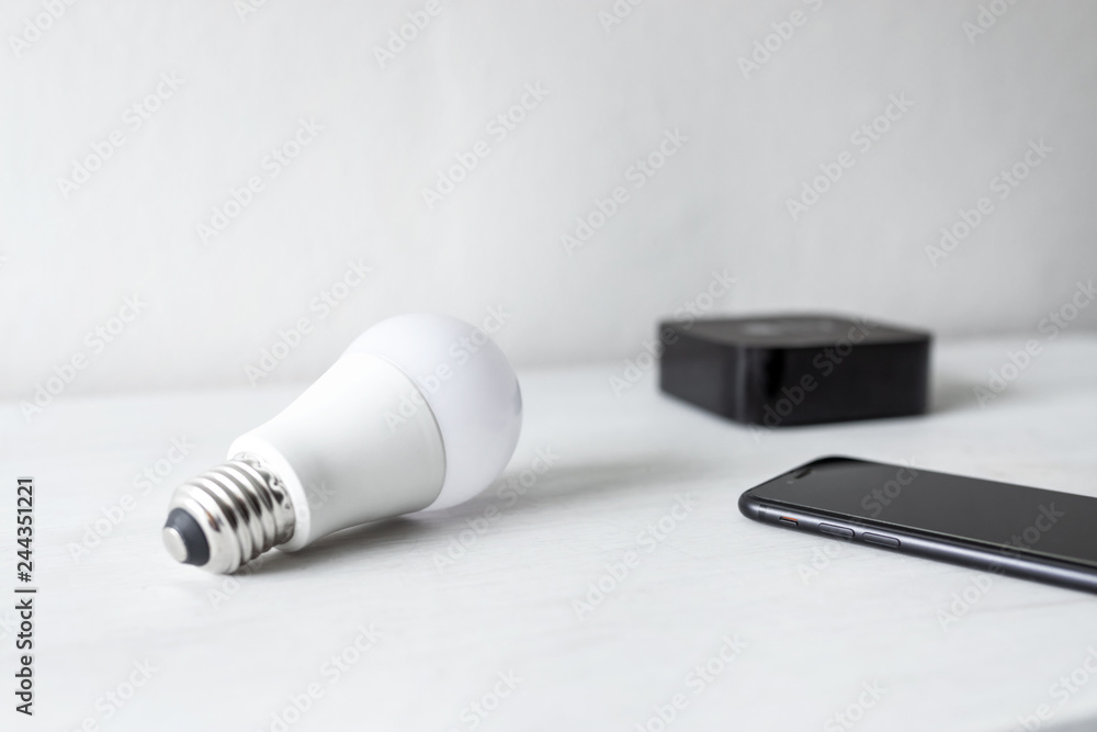 Smarthome, Smartlight, Smart Licht mit Hub & Mobile Phone / Smartphone / Handy Smarthome, Smartlight, Smart Licht mit Hub & Mobile Phone / Smartphone / Handy