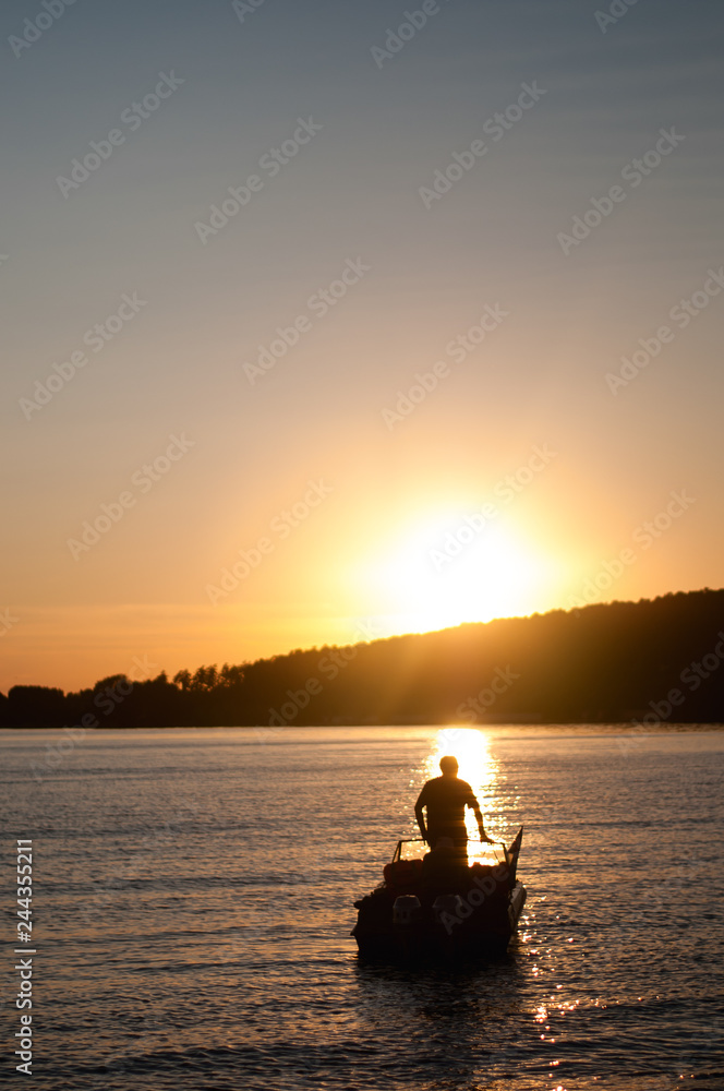  lodka i zakat 13/5000 boat and sunset