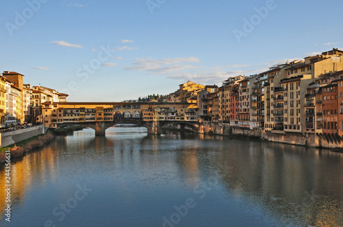 Firenze  tramonto sull Arno a Ponte Vecchio