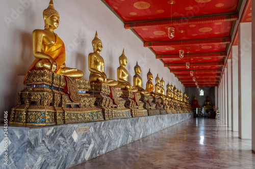 golden buddha in the temple at bangkok © Aurélien Poulat