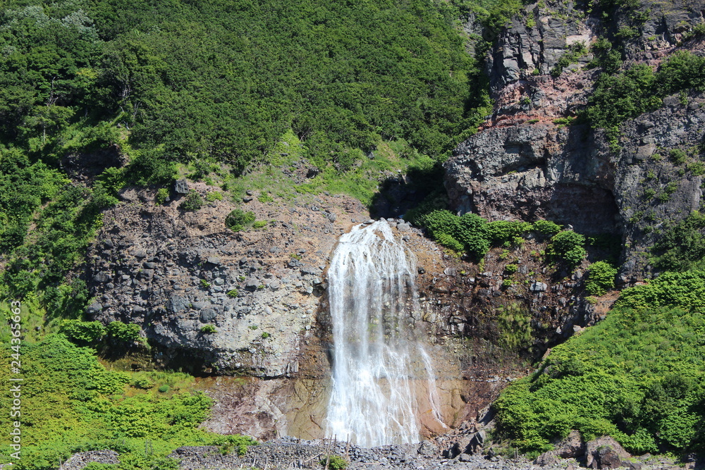 知床のカムイワッカの滝