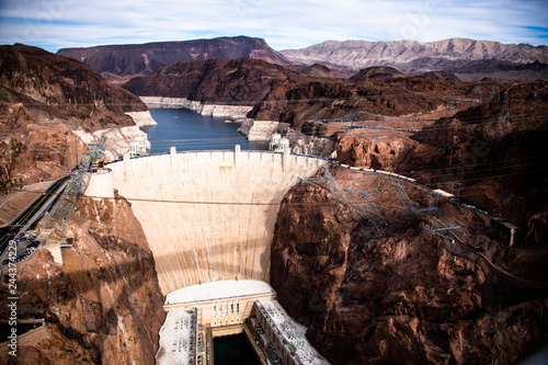 the hoover Dam at the boarder between Arizona and Nevada
