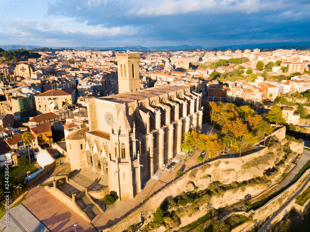 Naklejka premium Aerial of Basilica de Santa Maria in Manresa