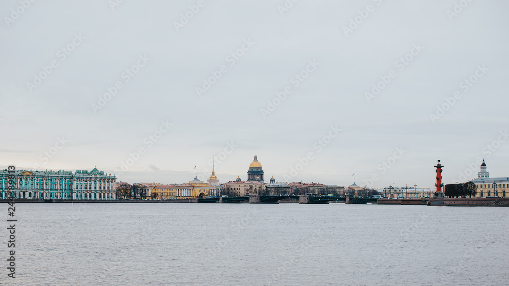 Saint Petersbourg à l'horizon 