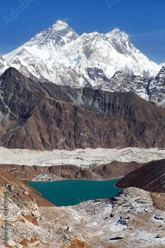 mount Everest, Lhotse, Ngozumba glacier and Gokyo © Daniel Prudek