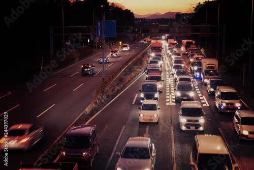 夕暮れの道路