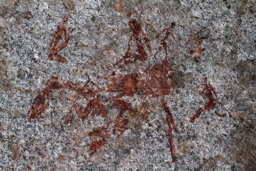 Felszeichnungen im Nswatugi Nationalpark in Simbabwe  photo