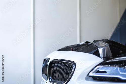 Foto Supercar ahead the wall in the garage
