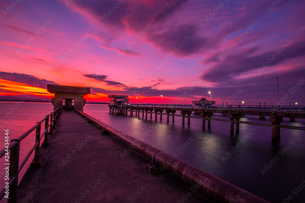 Fototapeta premium Background view Close-up of panoramic views (sea, bridge, twilight sky) is a natural beauty, the wallpaper of the morning sun.