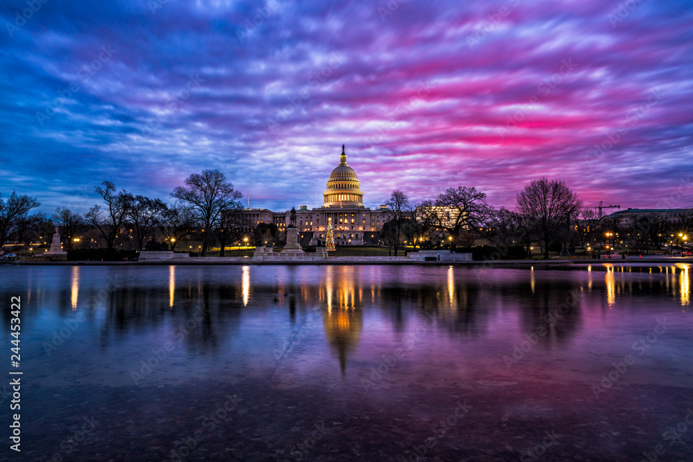Obraz premium Incredible sunrise over the U.S. Capitol