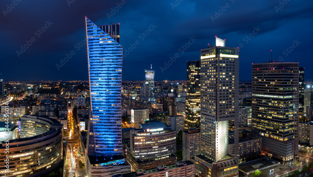 Obraz Panoramiczny widok z centrum Warszawy w nocy