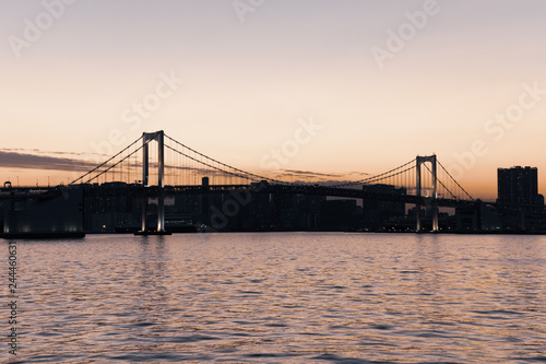 (東京都ｰ都市風景)夕暮れ時のレインボーブリッジ３