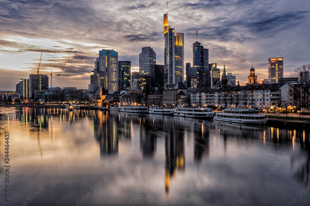 Naklejka premium Frankfurt HDR Skyline