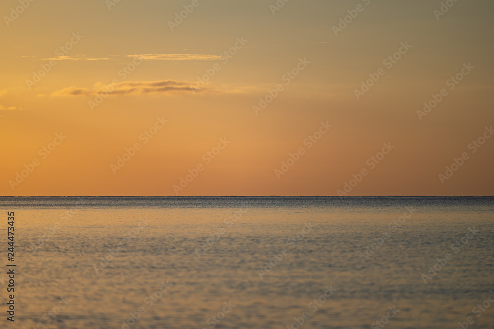 Fototapeta premium (石垣島)夕焼けの海