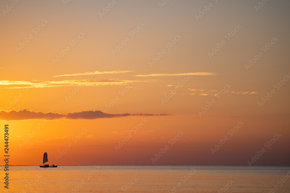 (石垣島)夕焼けの海と船