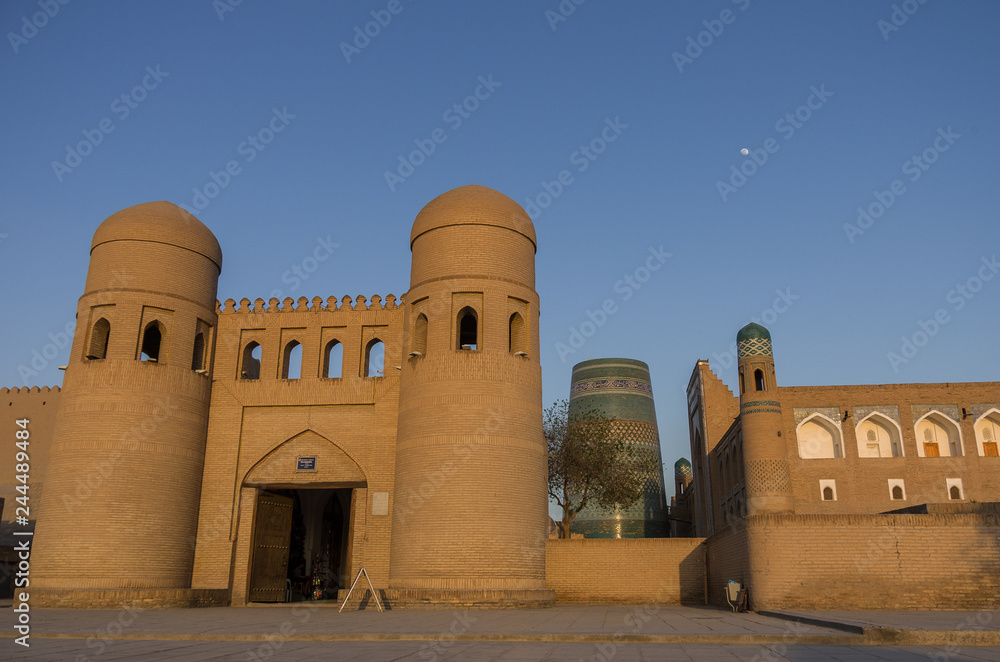 Wall of Itchan Kala (Ichon Qala) - west gate (Ata Darvoza) - Khiva, Xorazm Province - Uzbekistan - Town on the silk road
