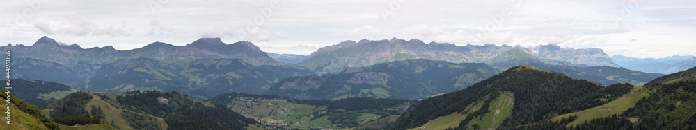 le massif du beaufortain depuis la crete de vorez, Alpes