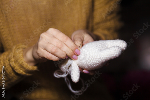 Making a white bear. Knitted toy for a child. In the hands of needle mica. Sew on foot. Crafts handmade. Self concept. Small business. Hobby income