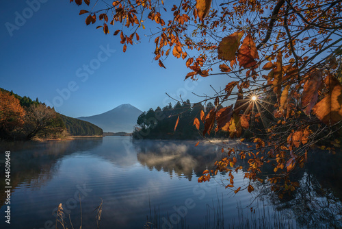 Sun star at Lake Tanuki on an early morning photo