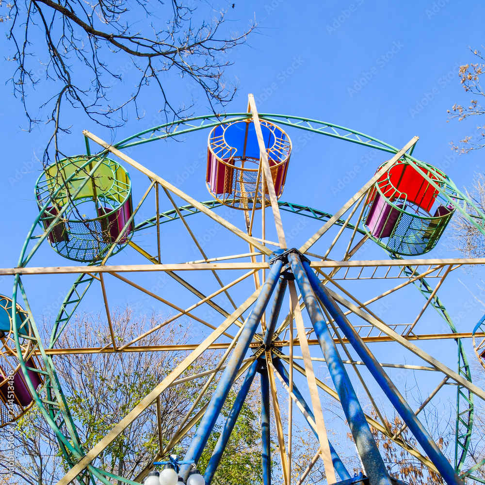 Fototapeta premium Ferris wheel. Ferris wheel in the city park.