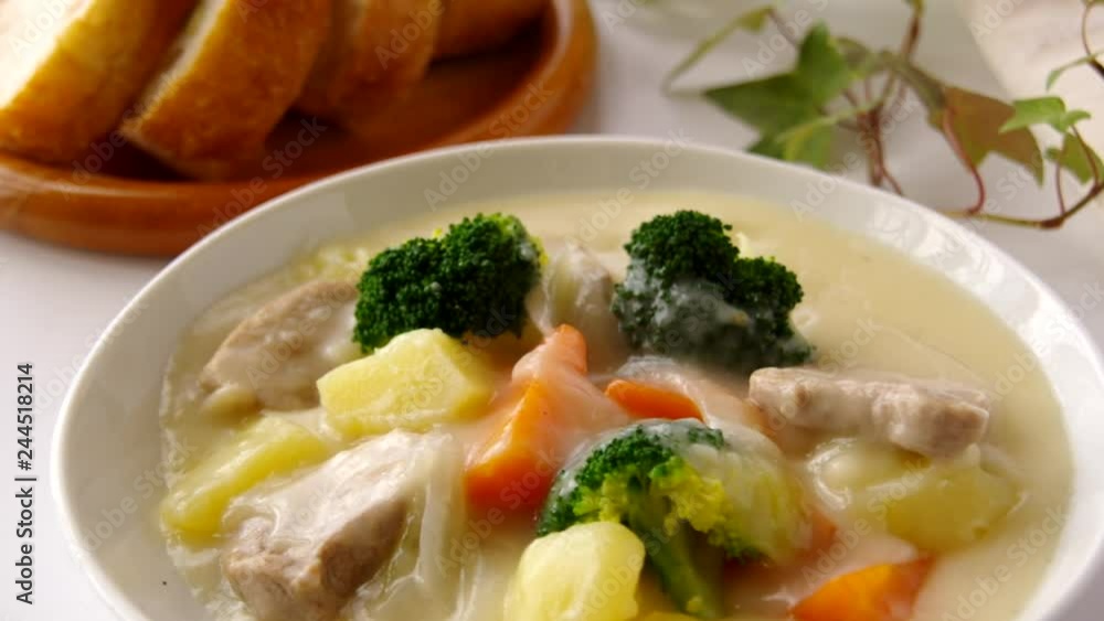 暖かいクリームシチュー　クリームシチュー